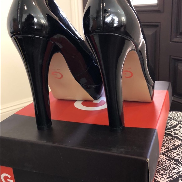 Guess 6” black leather pump heel - Picture 3 of 4